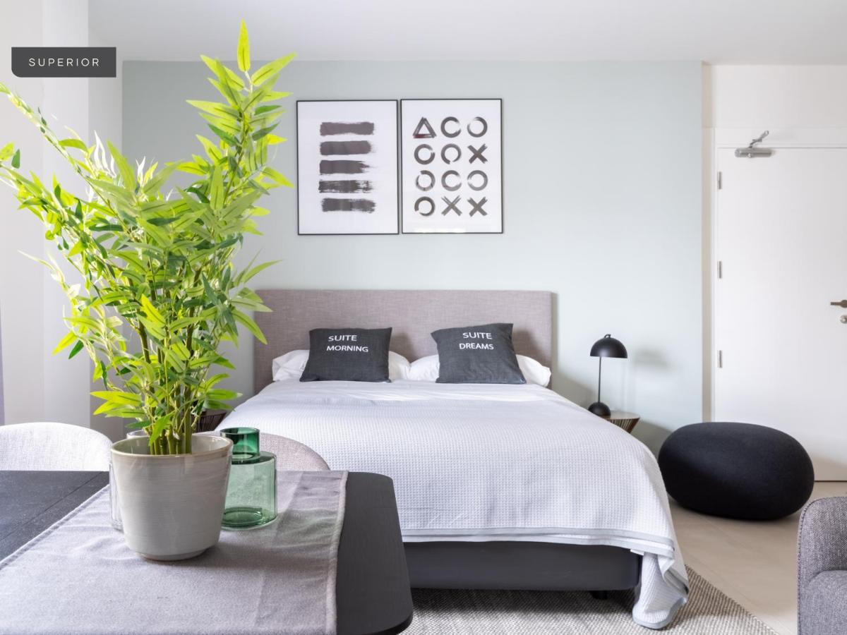 Limehome Sevilla Calle Torcuato Luca De Tena - Digital Access ภายนอก รูปภาพ
