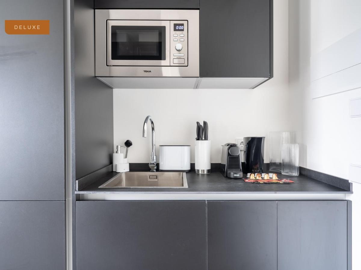 Limehome Sevilla Calle Torcuato Luca De Tena - Digital Access ภายนอก รูปภาพ