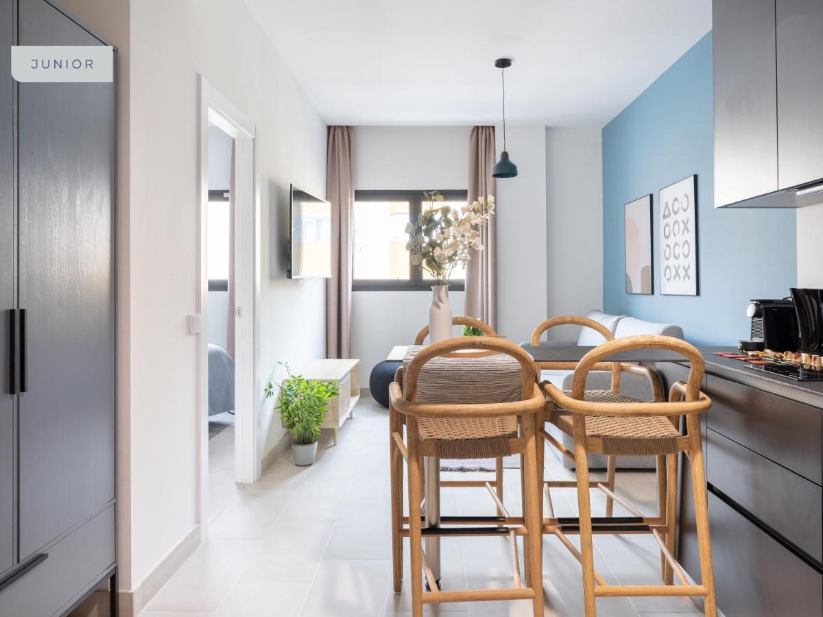 Limehome Sevilla Calle Torcuato Luca De Tena - Digital Access ภายนอก รูปภาพ