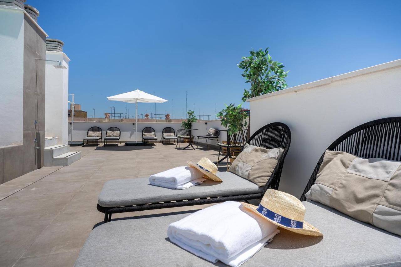 Limehome Sevilla Calle Torcuato Luca De Tena - Digital Access ภายนอก รูปภาพ