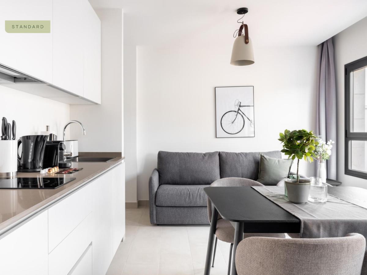 Limehome Sevilla Calle Torcuato Luca De Tena - Digital Access ภายนอก รูปภาพ