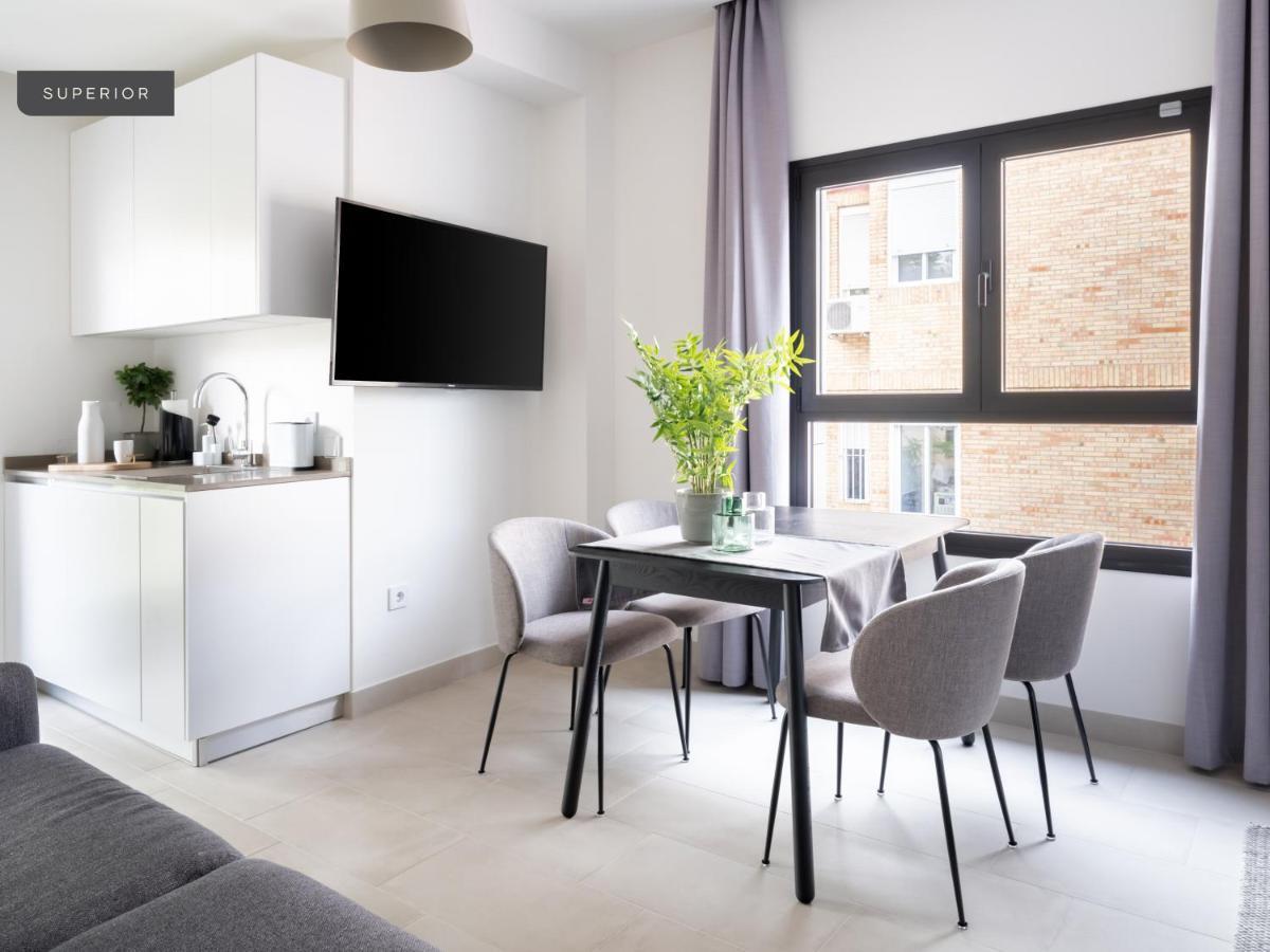 Limehome Sevilla Calle Torcuato Luca De Tena - Digital Access ภายนอก รูปภาพ