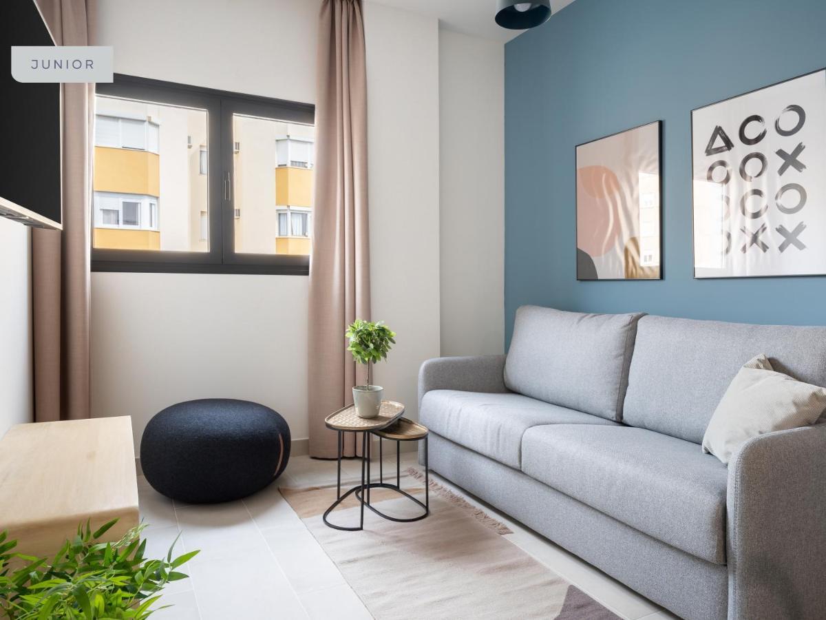 Limehome Sevilla Calle Torcuato Luca De Tena - Digital Access ภายนอก รูปภาพ