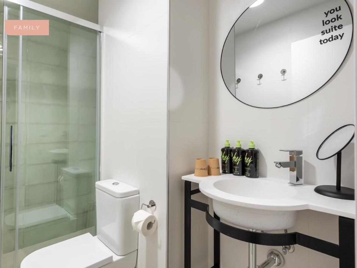 Limehome Sevilla Calle Torcuato Luca De Tena - Digital Access ภายนอก รูปภาพ