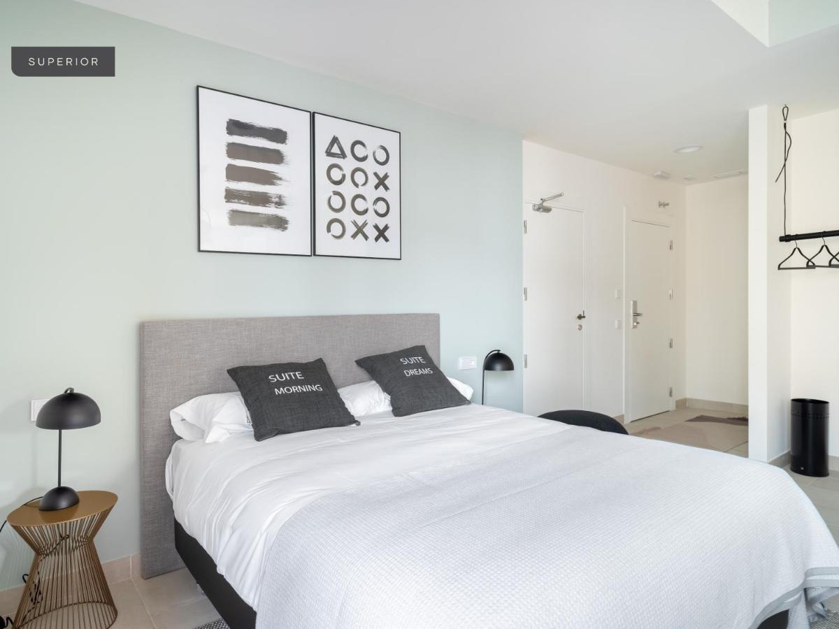 Limehome Sevilla Calle Torcuato Luca De Tena - Digital Access ภายนอก รูปภาพ