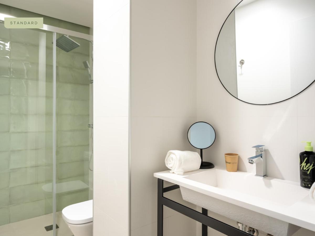 Limehome Sevilla Calle Torcuato Luca De Tena - Digital Access ภายนอก รูปภาพ