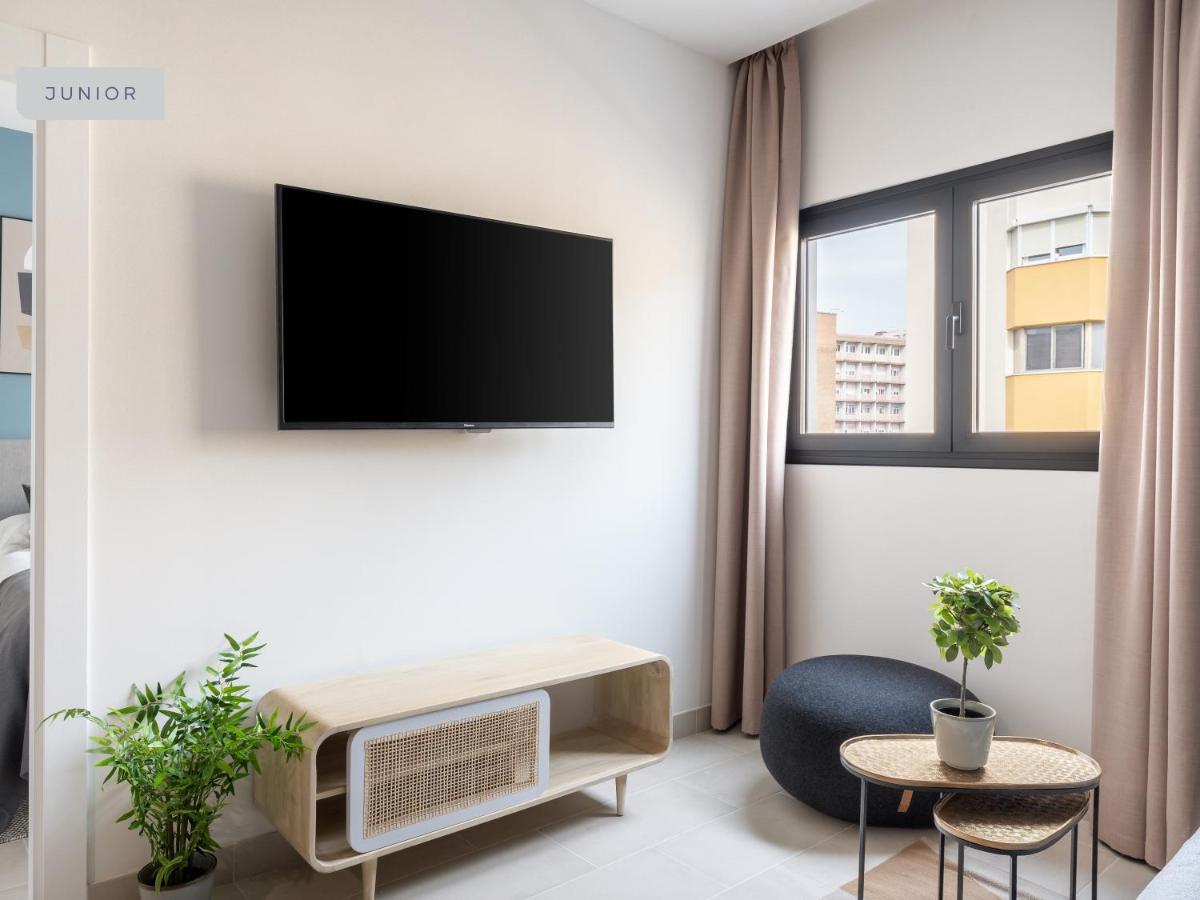 Limehome Sevilla Calle Torcuato Luca De Tena - Digital Access ภายนอก รูปภาพ