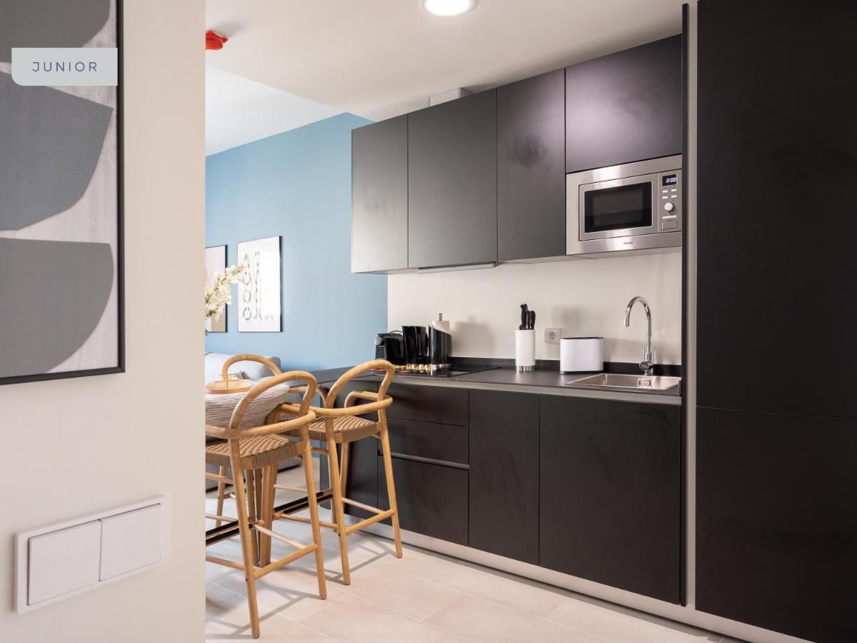 Limehome Sevilla Calle Torcuato Luca De Tena - Digital Access ภายนอก รูปภาพ