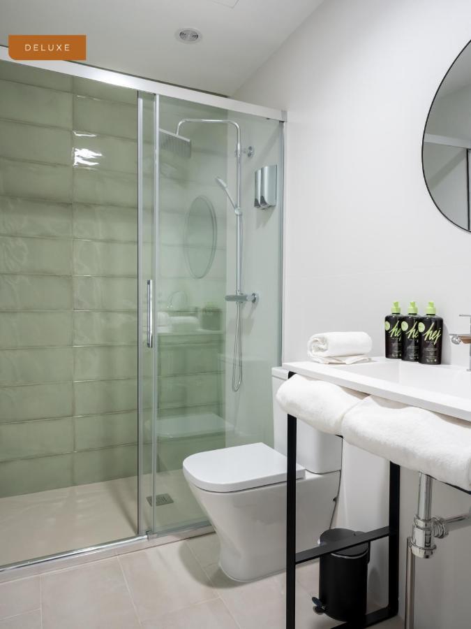 Limehome Sevilla Calle Torcuato Luca De Tena - Digital Access ภายนอก รูปภาพ