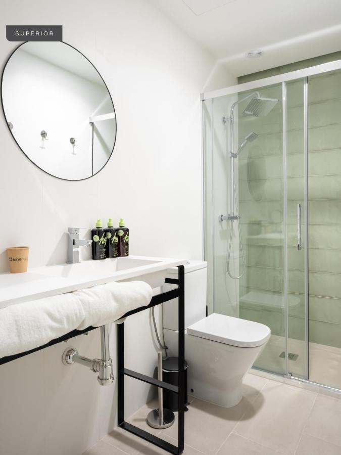 Limehome Sevilla Calle Torcuato Luca De Tena - Digital Access ภายนอก รูปภาพ