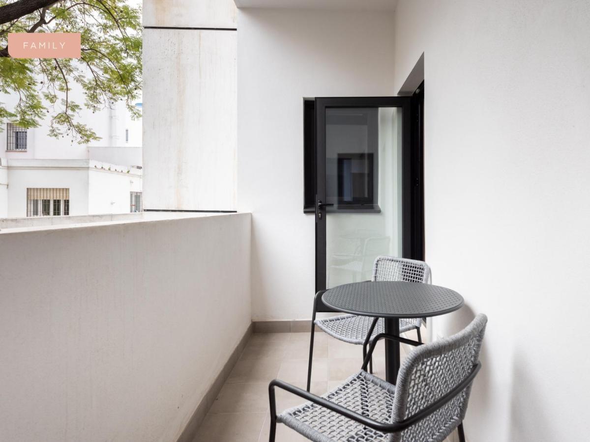 Limehome Sevilla Calle Torcuato Luca De Tena - Digital Access ภายนอก รูปภาพ