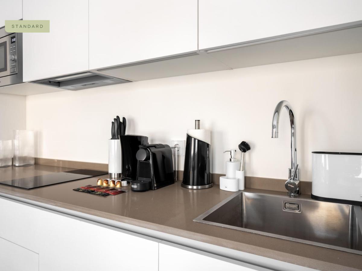 Limehome Sevilla Calle Torcuato Luca De Tena - Digital Access ภายนอก รูปภาพ