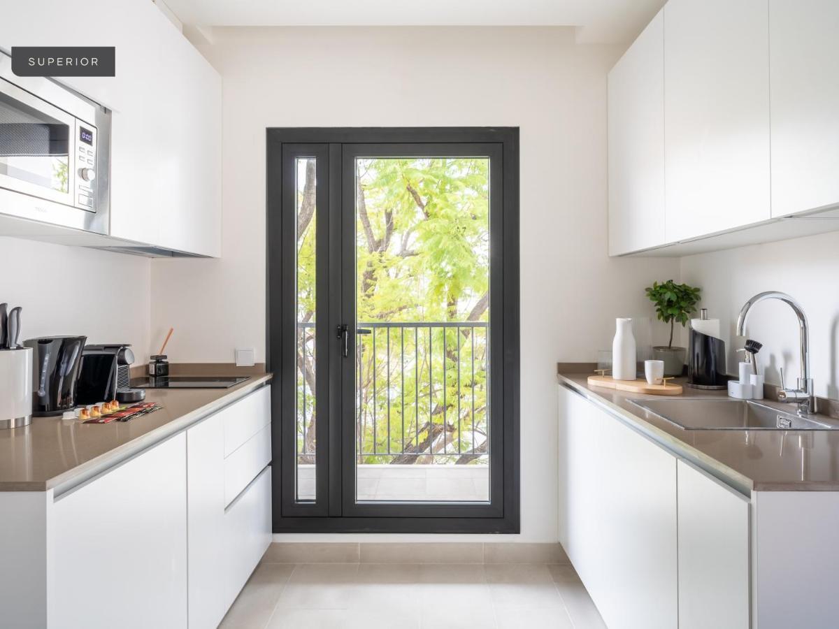 Limehome Sevilla Calle Torcuato Luca De Tena - Digital Access ภายนอก รูปภาพ