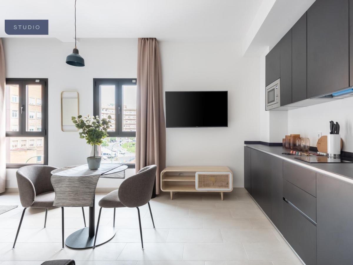 Limehome Sevilla Calle Torcuato Luca De Tena - Digital Access ภายนอก รูปภาพ