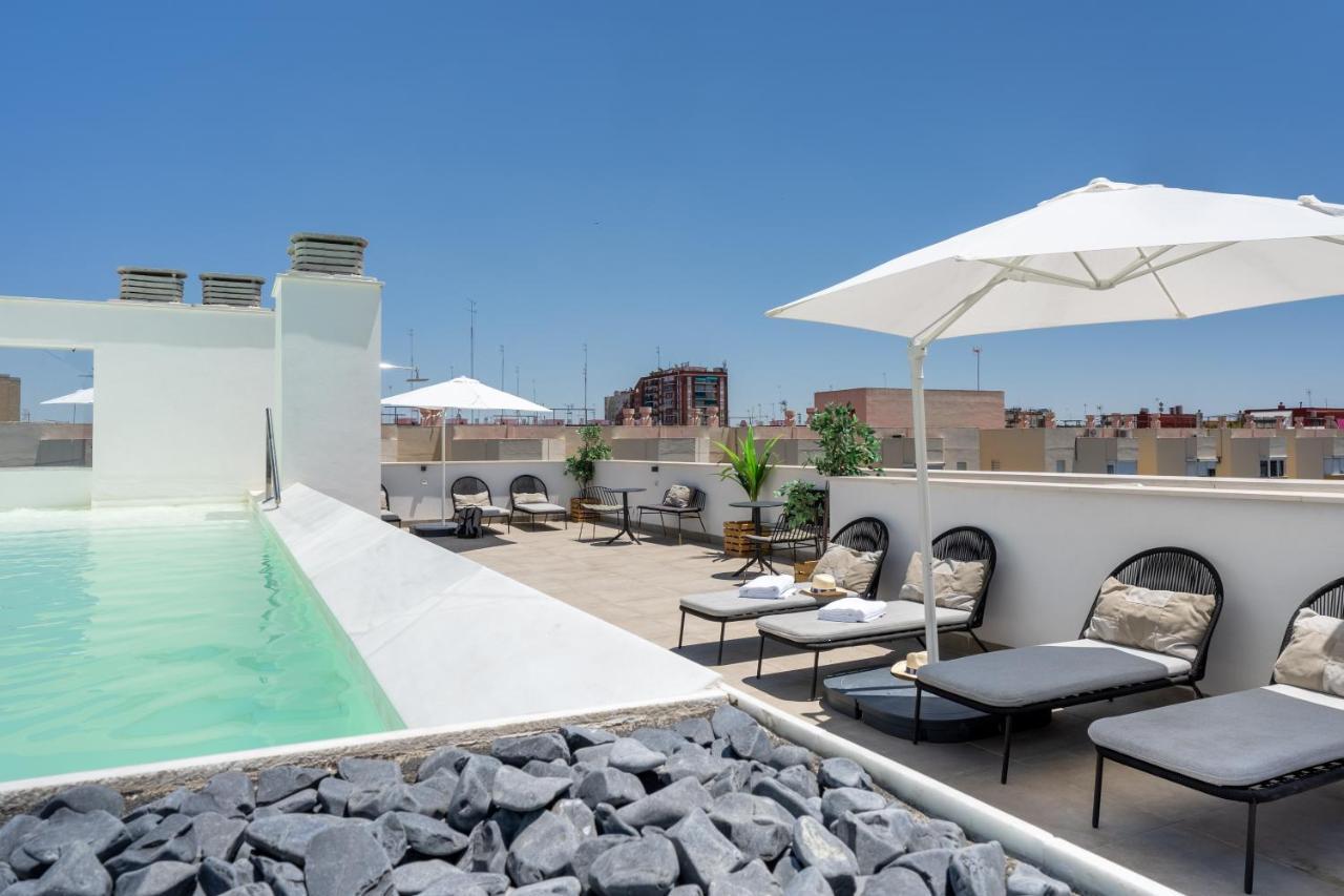 Limehome Sevilla Calle Torcuato Luca De Tena - Digital Access ภายนอก รูปภาพ