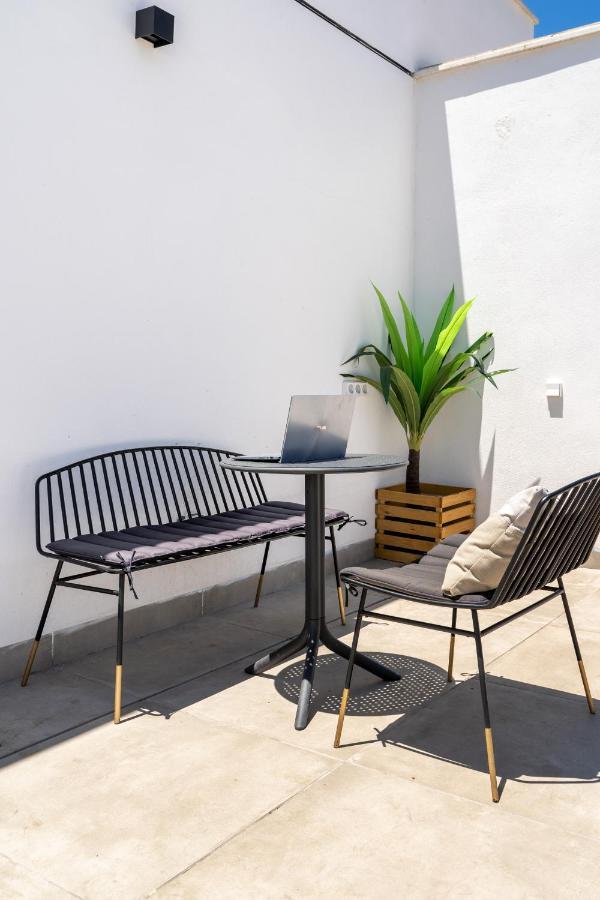 Limehome Sevilla Calle Torcuato Luca De Tena - Digital Access ภายนอก รูปภาพ