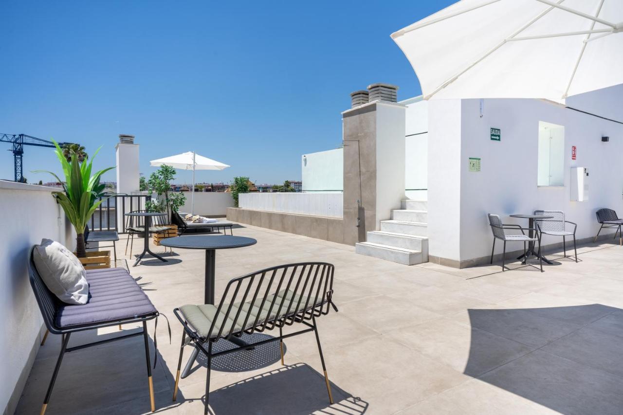 Limehome Sevilla Calle Torcuato Luca De Tena - Digital Access ภายนอก รูปภาพ