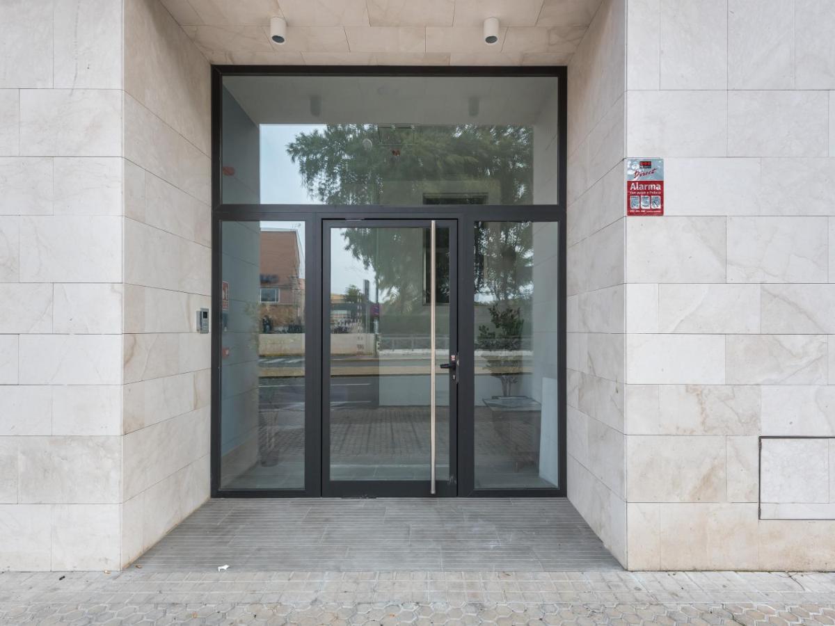 Limehome Sevilla Calle Torcuato Luca De Tena - Digital Access ภายนอก รูปภาพ